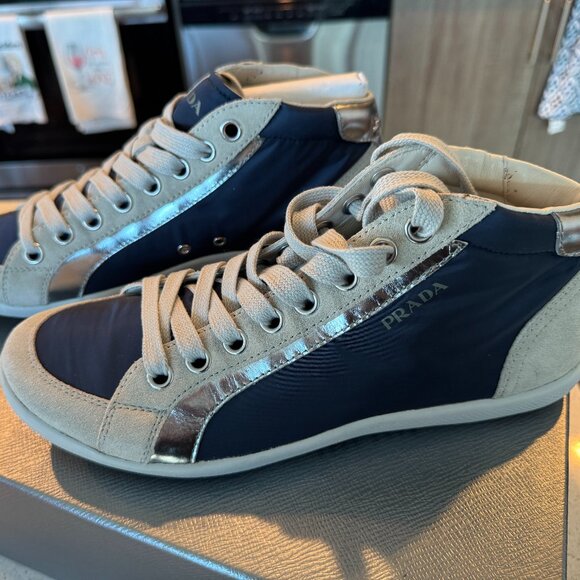 靴 PRADA Linea Rossa Nylon & Suede Trainer Prada Linea Rossa Suede Trainers – 100PERCERTI